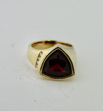 Load image into Gallery viewer, 18kt Yellow Gold, Diamond and Garnet Ring