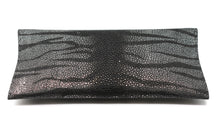 Load image into Gallery viewer, Manila Stingray Platinum Tiger Striated Clutch