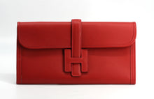 Load image into Gallery viewer, Hermès Jige Elan 29 Clutch in Swift Red Leather