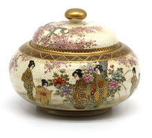 Load image into Gallery viewer, A Japanese Satsuma earthenware circular box and cover