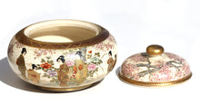 Load image into Gallery viewer, A Japanese Satsuma earthenware circular box and cover