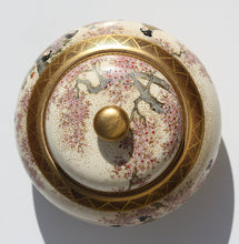 Load image into Gallery viewer, A Japanese Satsuma earthenware circular box and cover