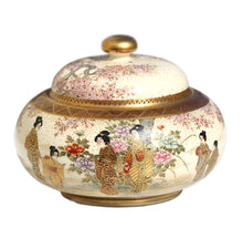 Load image into Gallery viewer, A Japanese Satsuma earthenware circular box and cover