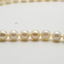 Load image into Gallery viewer, A Pearl Necklace